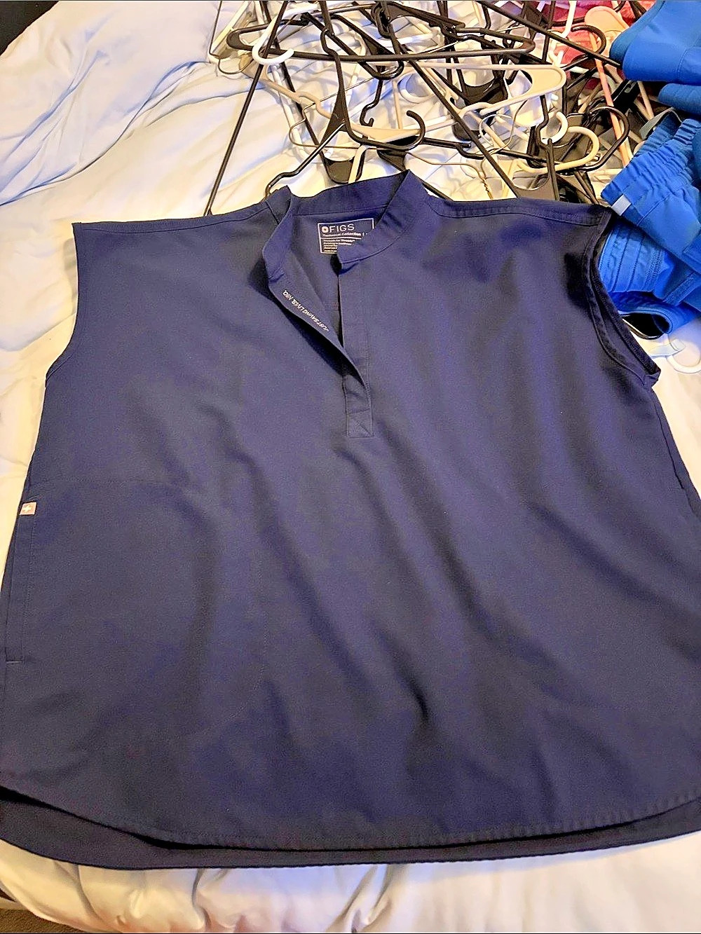 FIGS Catarina One-Pocket Scrub Top V-Neck navy blue XL